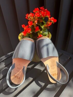 Pons Leather Women's Blue Slingback Sandals
